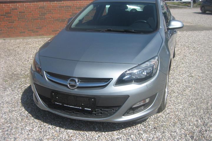 Blå Opel Astra fra 2014