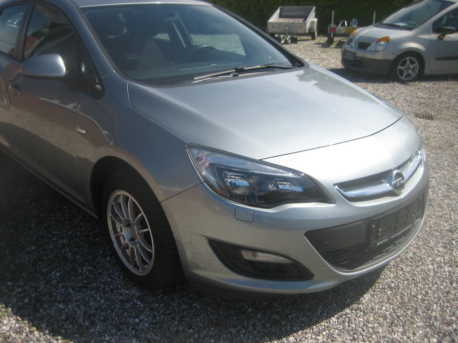Blå Opel Astra fra 2014