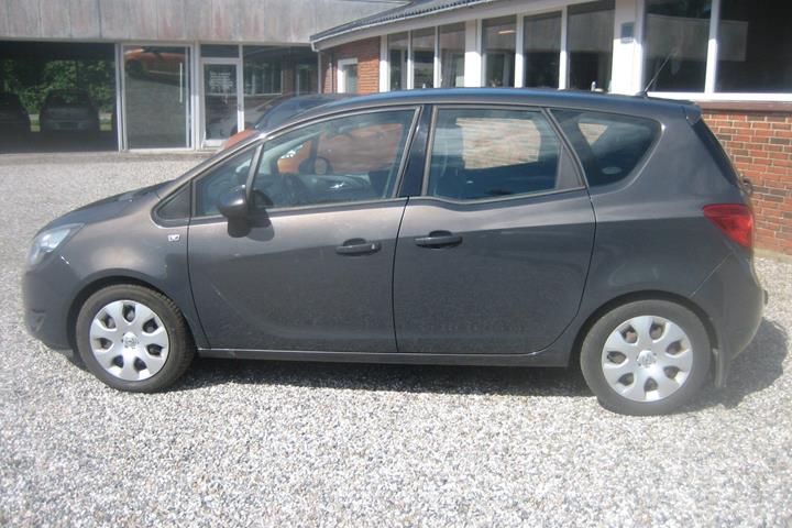 Grå Opel Meriva fra 2014