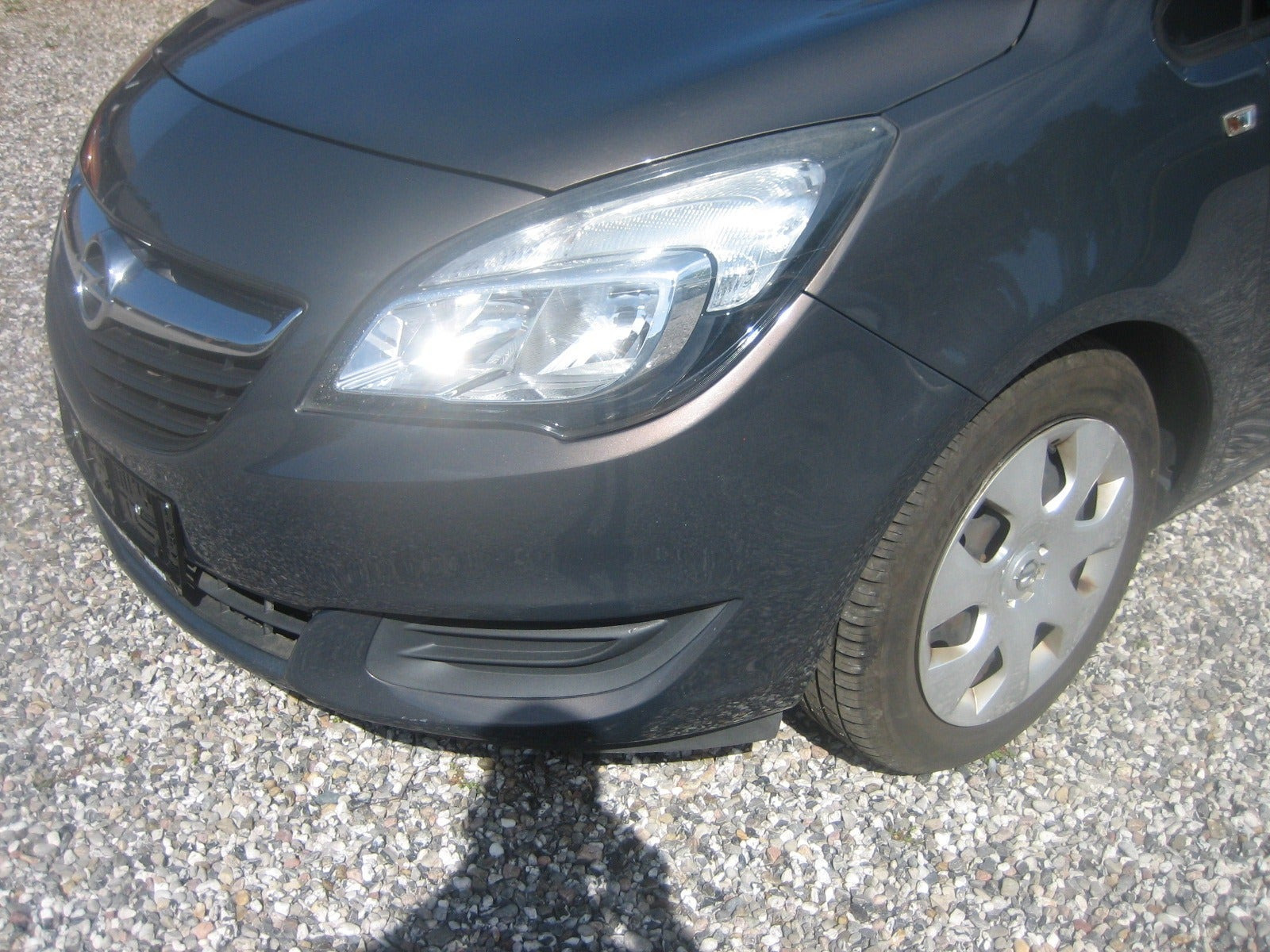 Grå Opel Meriva fra 2014