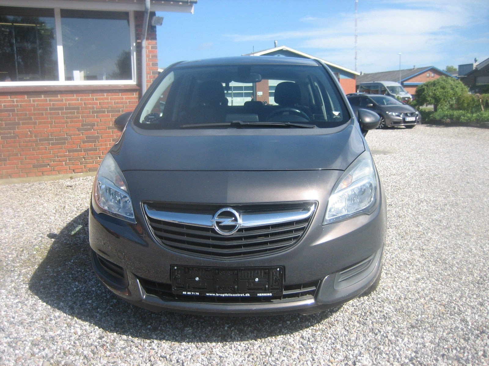 Grå Opel Meriva fra 2014