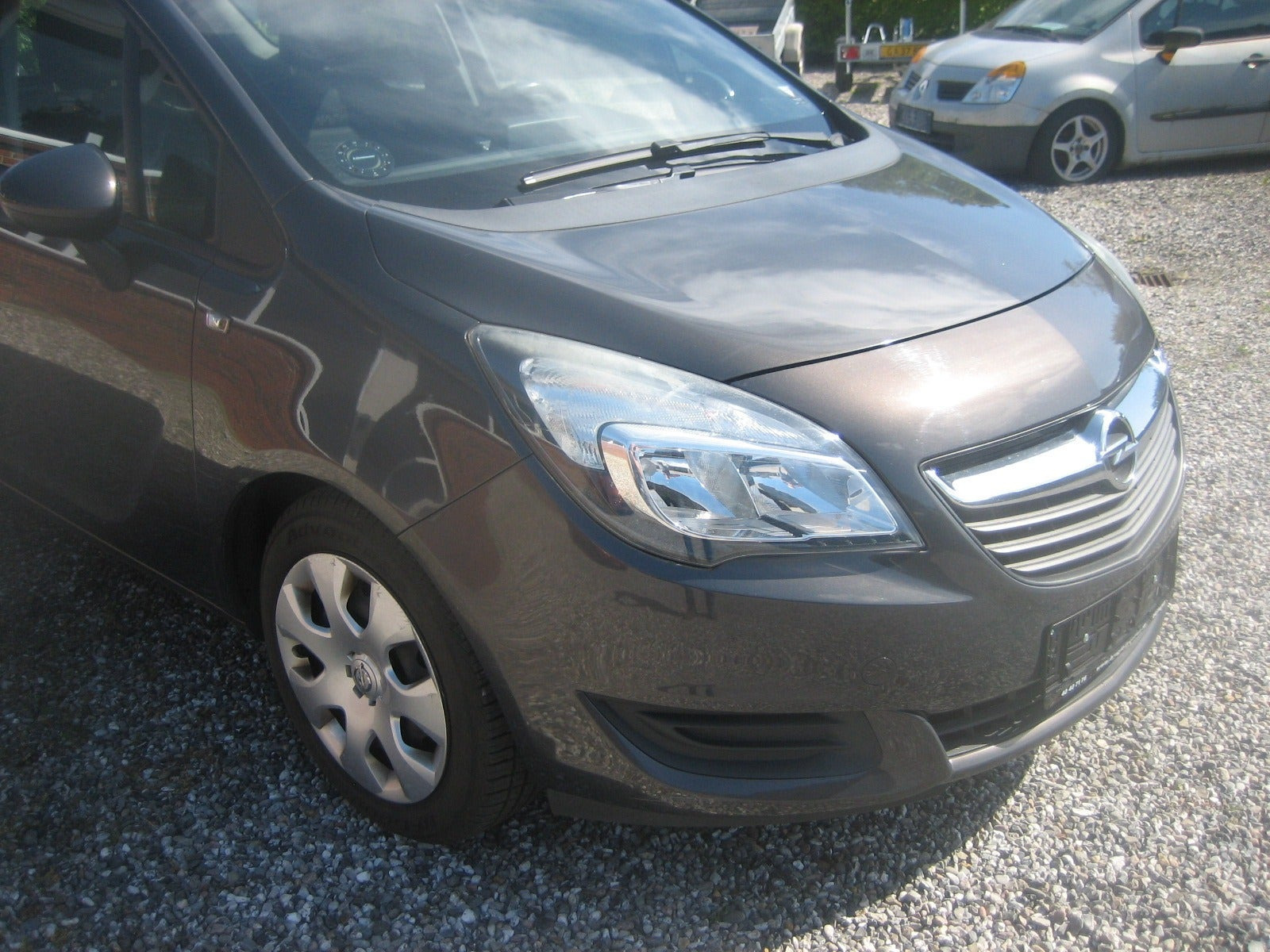 Grå Opel Meriva fra 2014