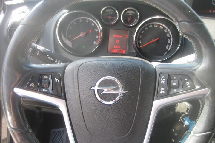 Grå Opel Meriva fra 2014