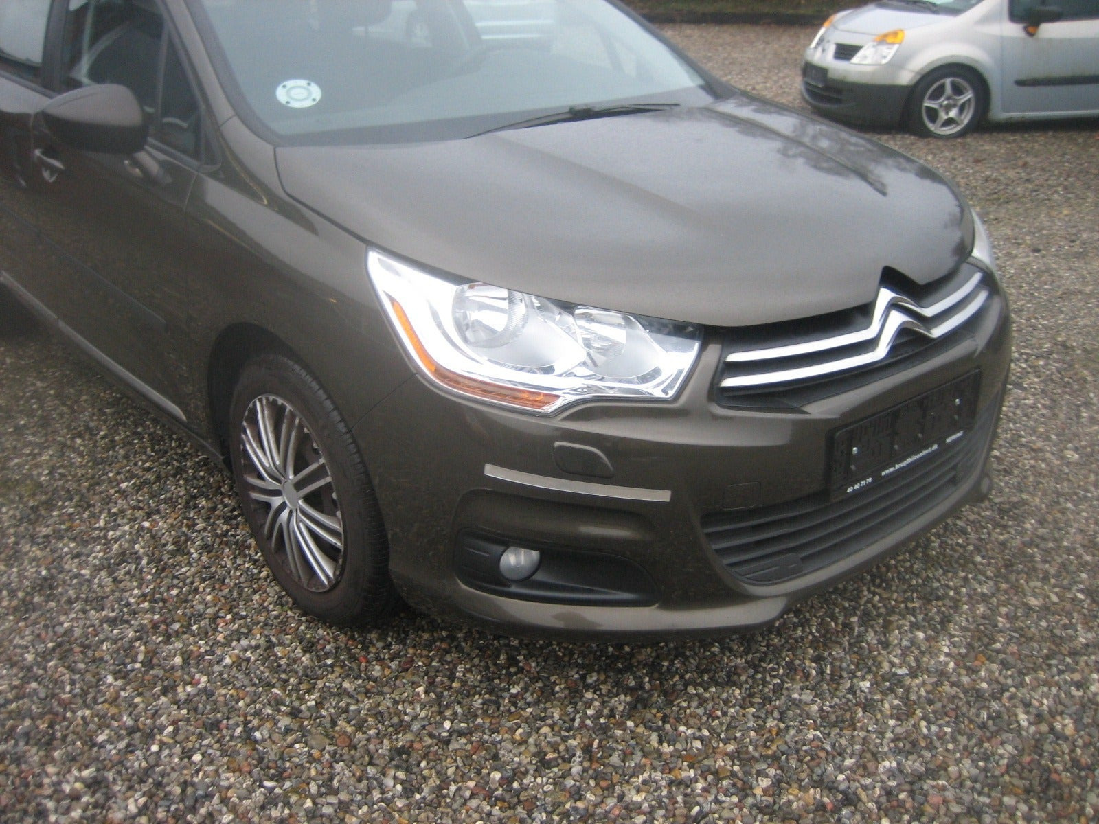Brun Citroën C4 fra 2013
