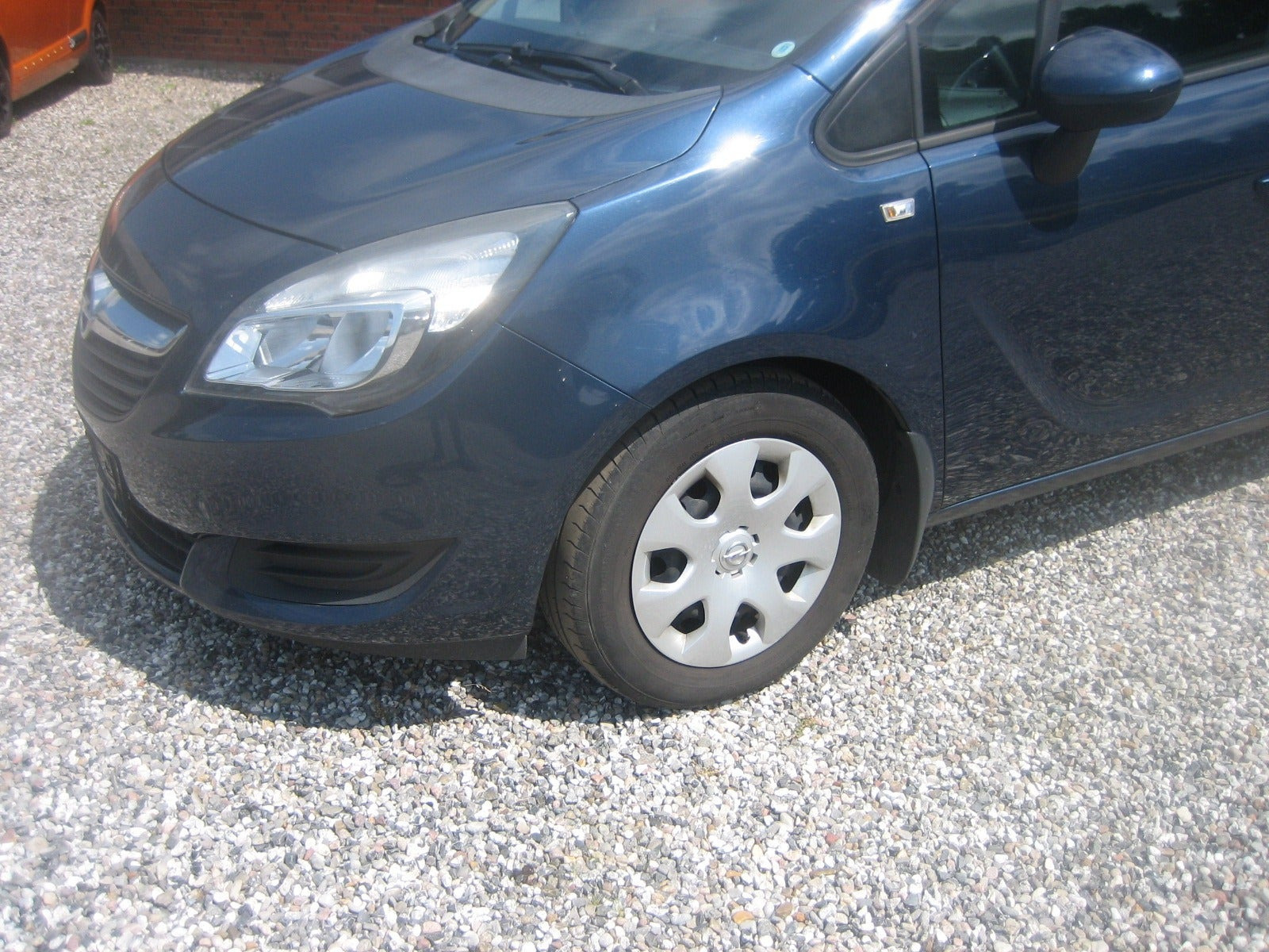 Blå Opel Meriva fra 2014