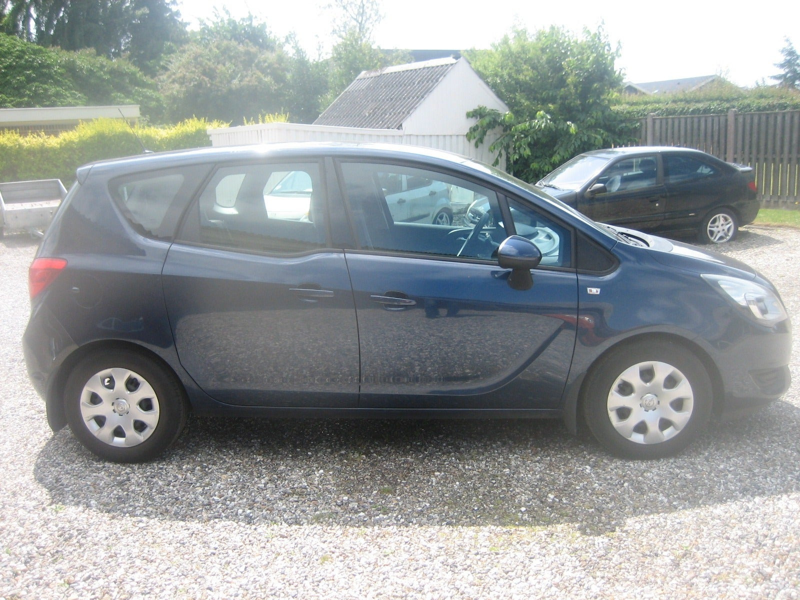 Blå Opel Meriva fra 2014