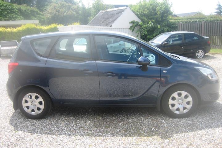 Blå Opel Meriva fra 2014