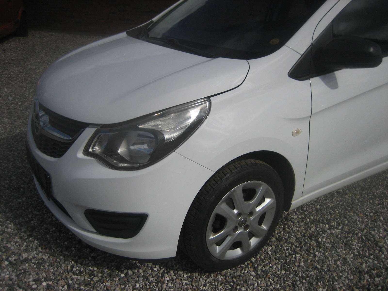 Hvid Opel Karl fra 2016