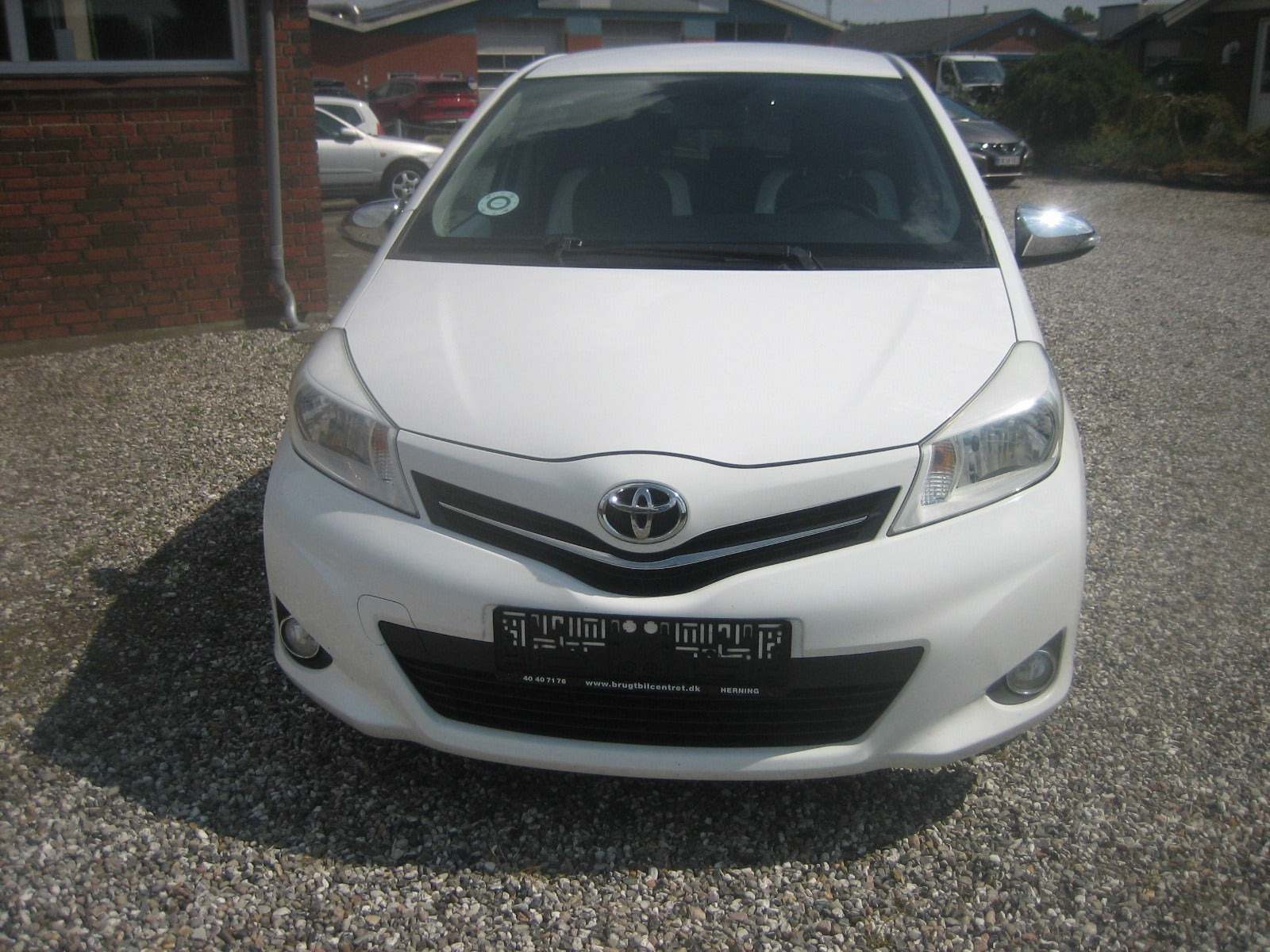 Hvid Toyota Yaris fra 2013