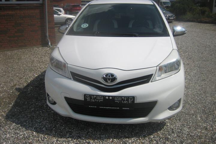 Hvid Toyota Yaris fra 2013