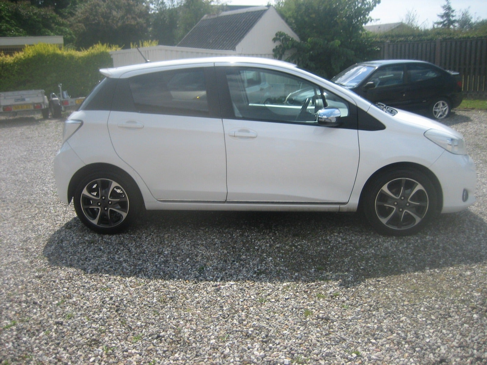Hvid Toyota Yaris fra 2013