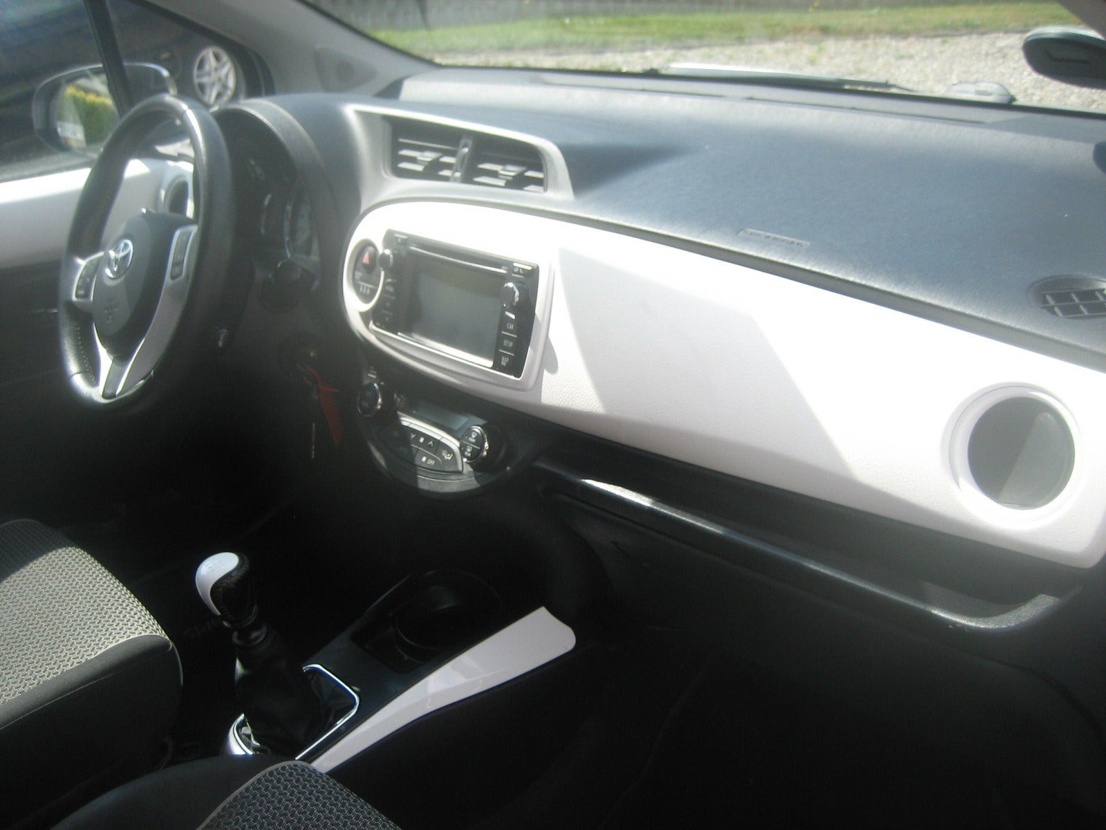 Hvid Toyota Yaris fra 2013