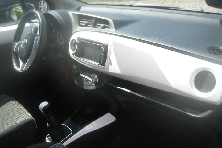 Hvid Toyota Yaris fra 2013