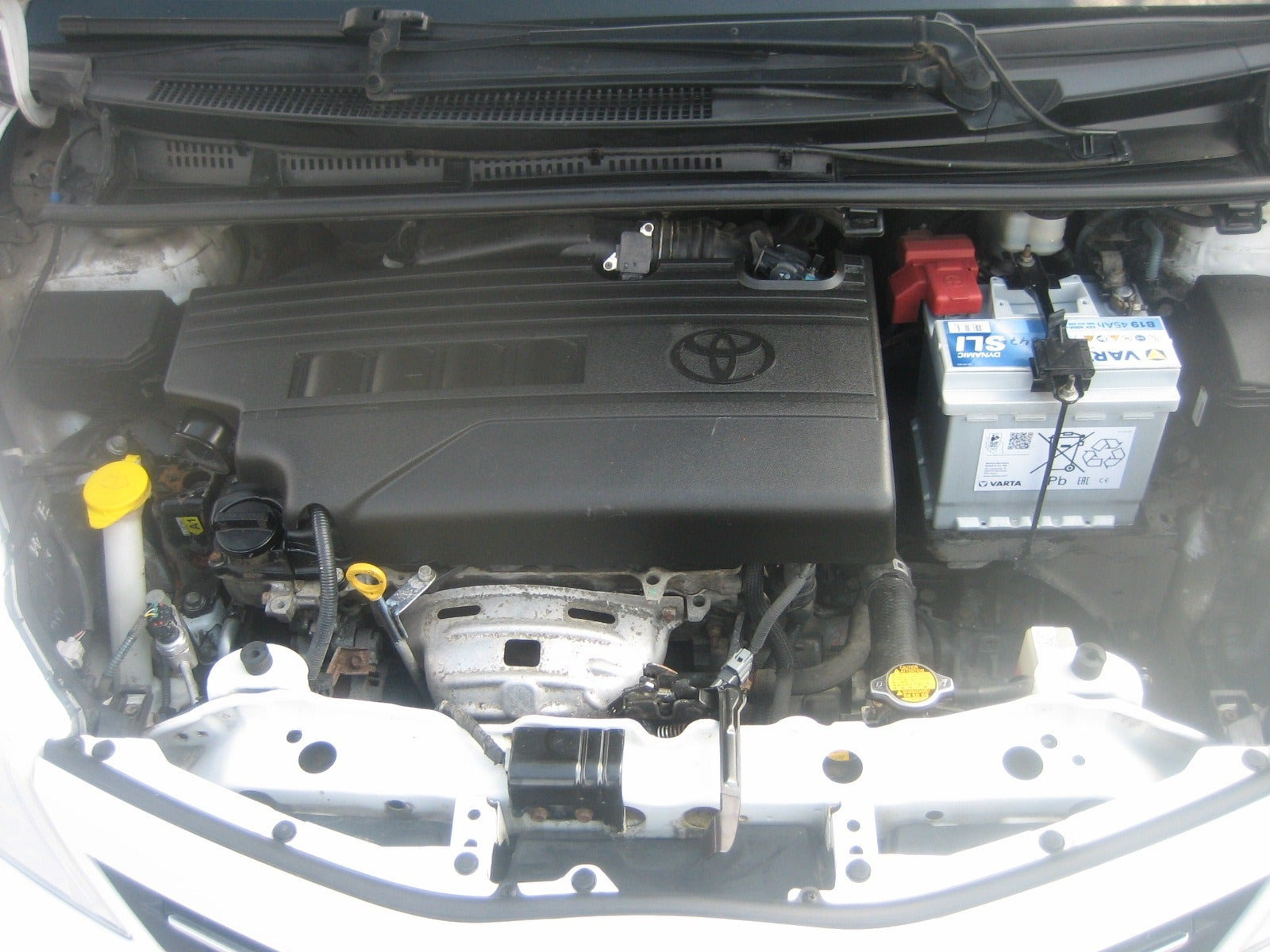 Hvid Toyota Yaris fra 2013