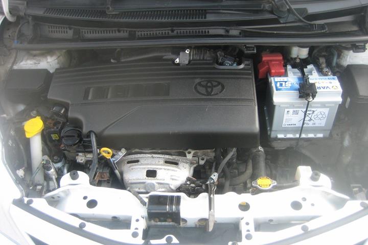Hvid Toyota Yaris fra 2013