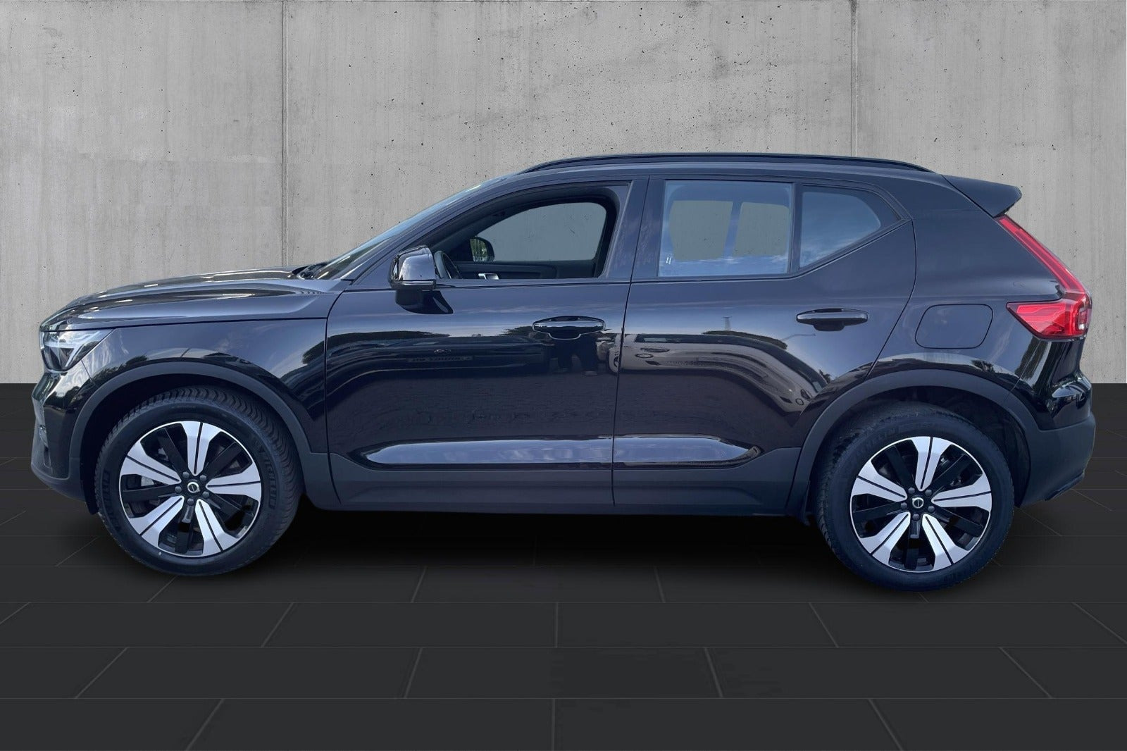 Sort Volvo XC40 fra 2023