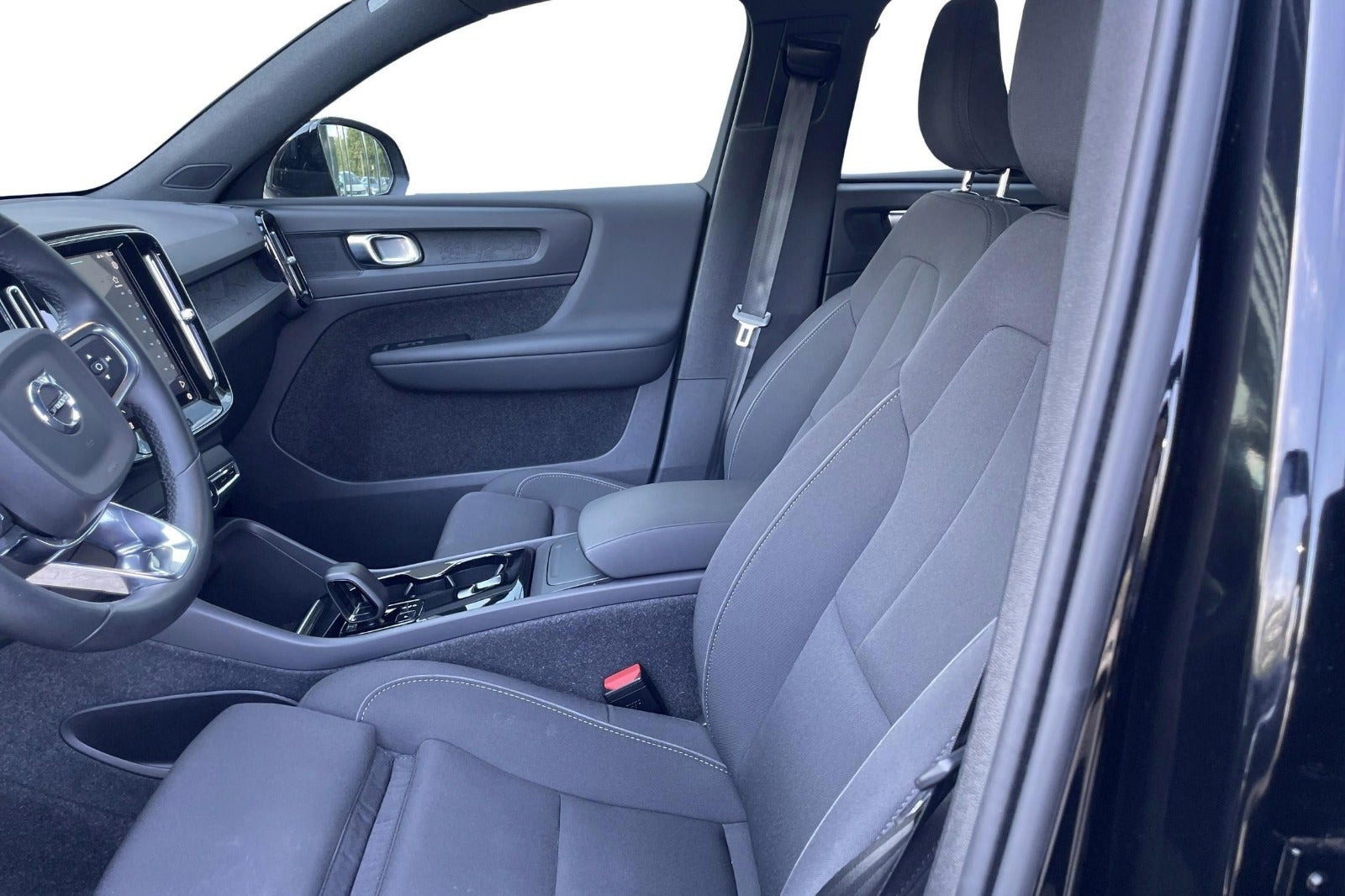 Sort Volvo XC40 fra 2023