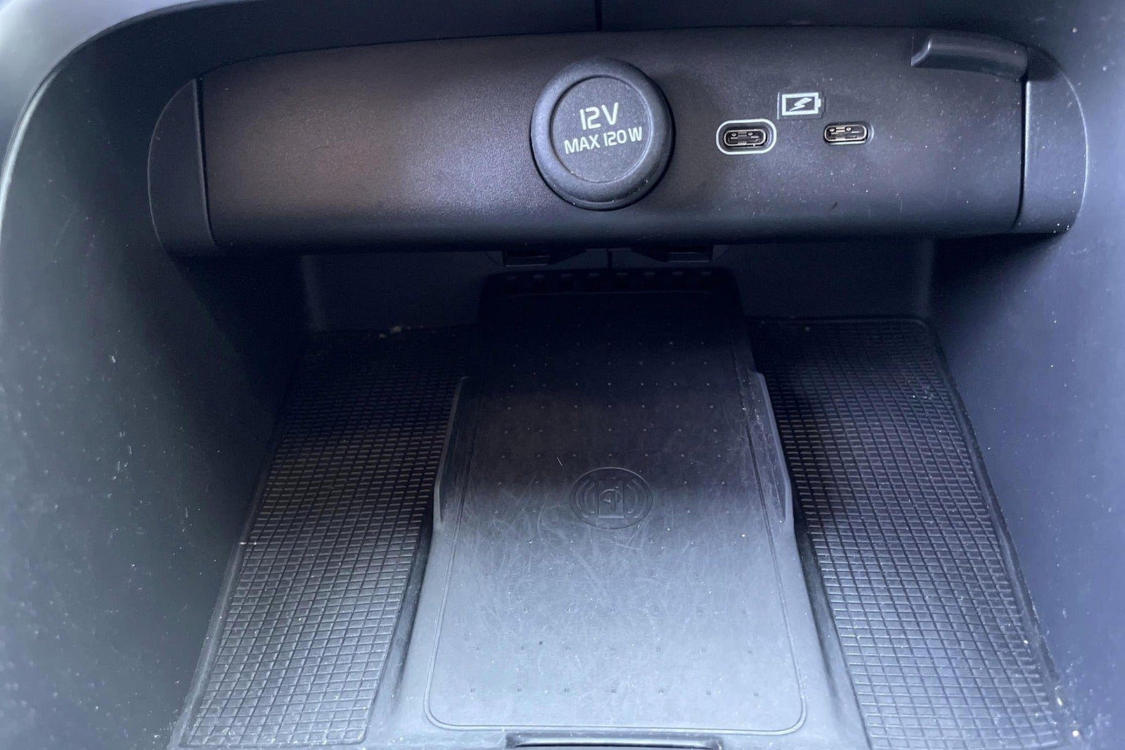 Sort Volvo XC40 fra 2023