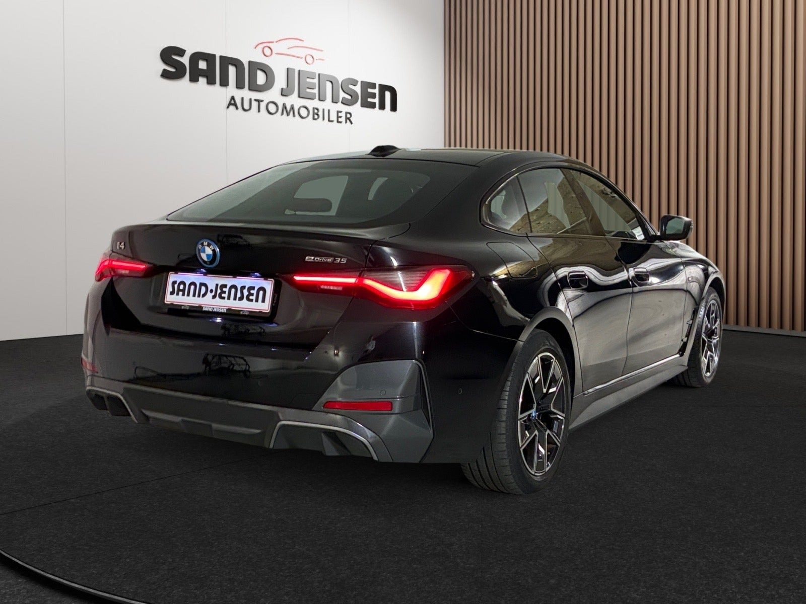Sort BMW i4 fra 2024