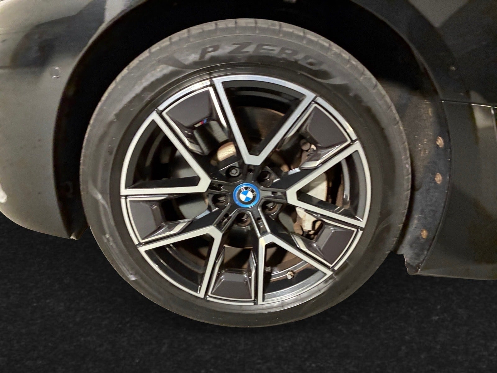 Sort BMW i4 fra 2024