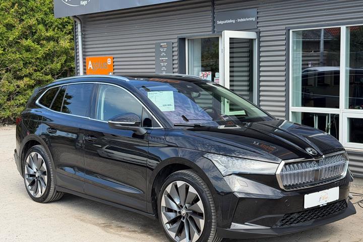 Sort Skoda Enyaq fra 2022 set udefra