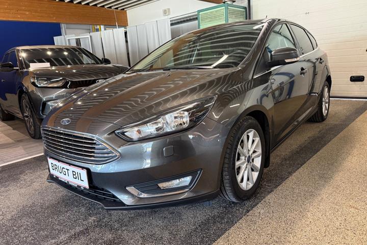 Grå Ford Focus fra 2017