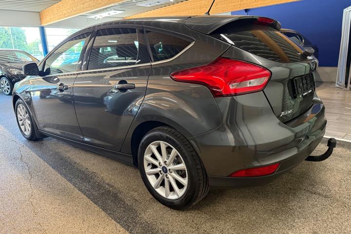 Grå Ford Focus fra 2017