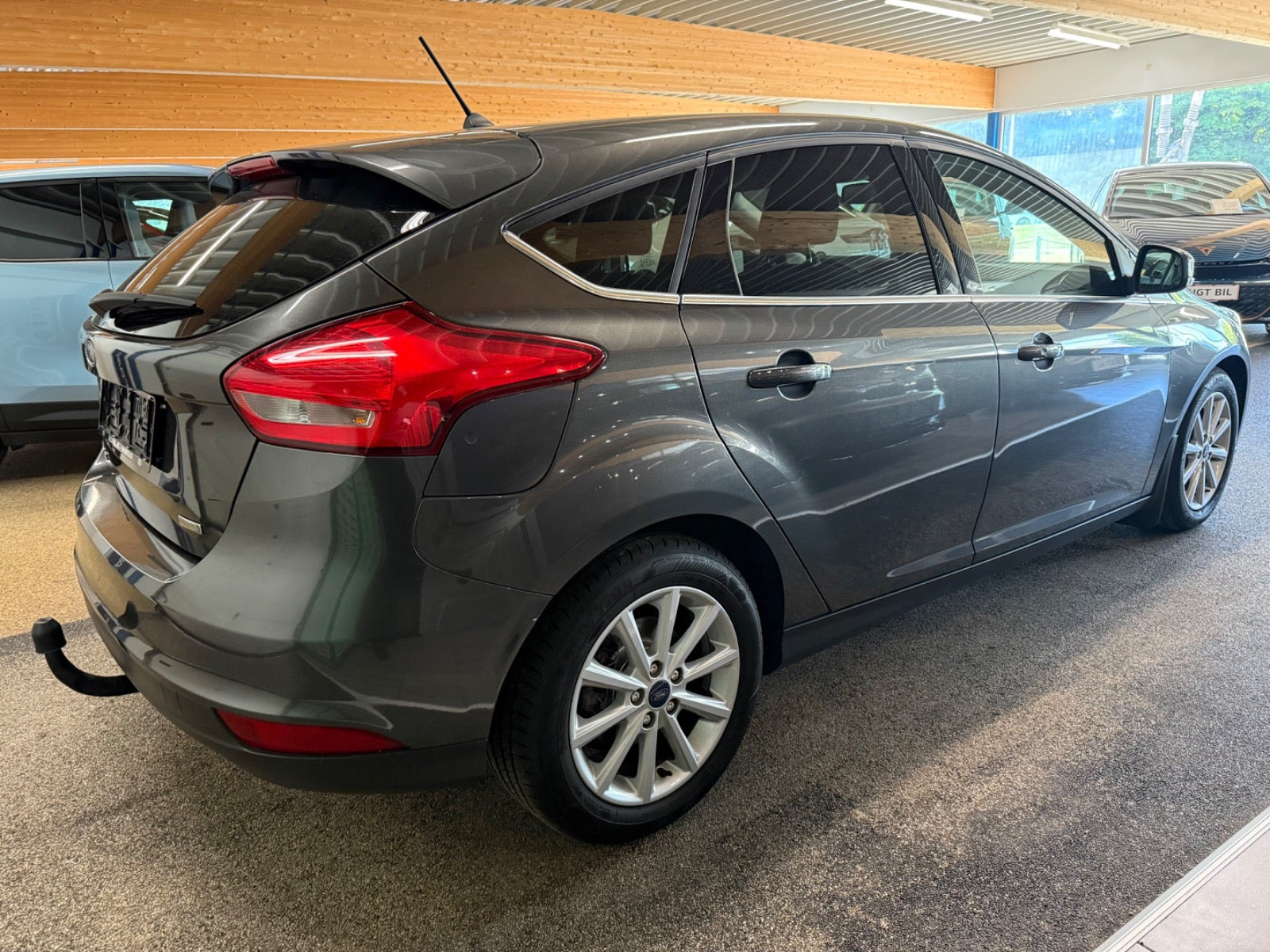 Grå Ford Focus fra 2017