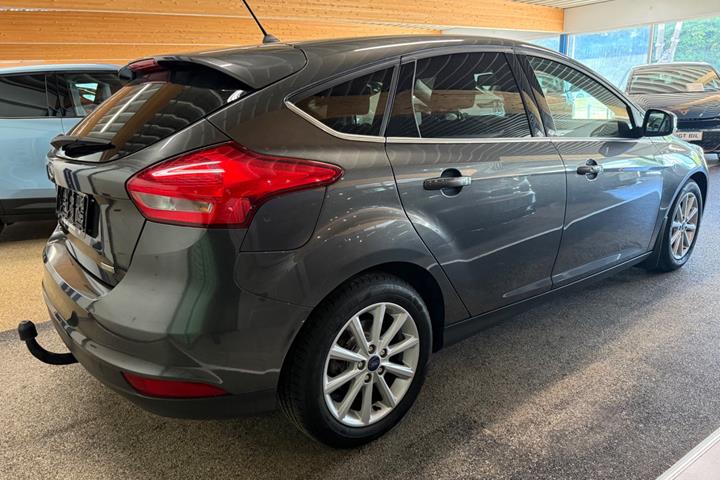 Grå Ford Focus fra 2017