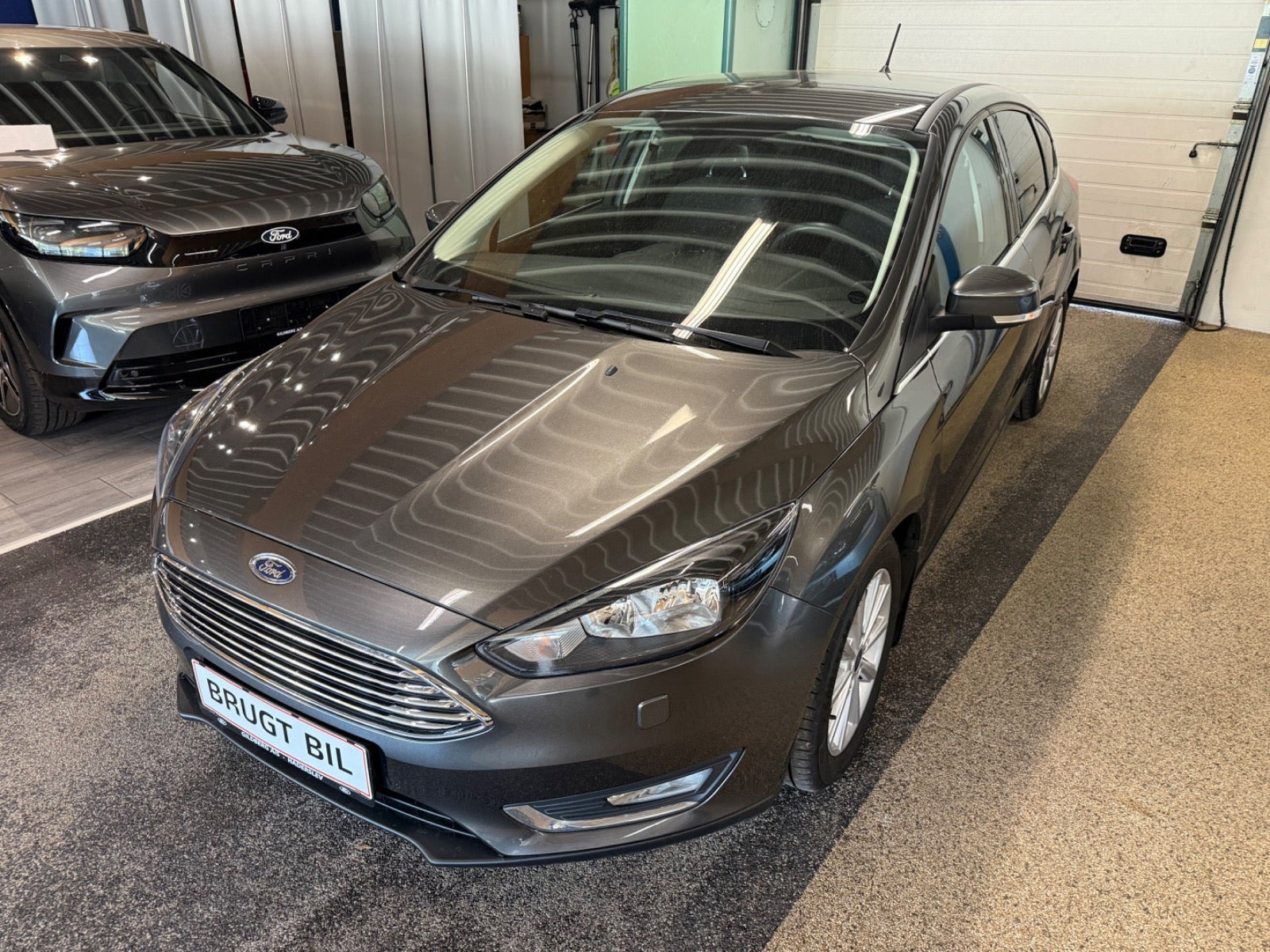 Grå Ford Focus fra 2017