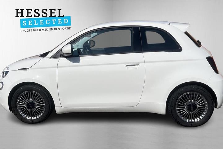 Hvid Fiat 500e fra 2023
