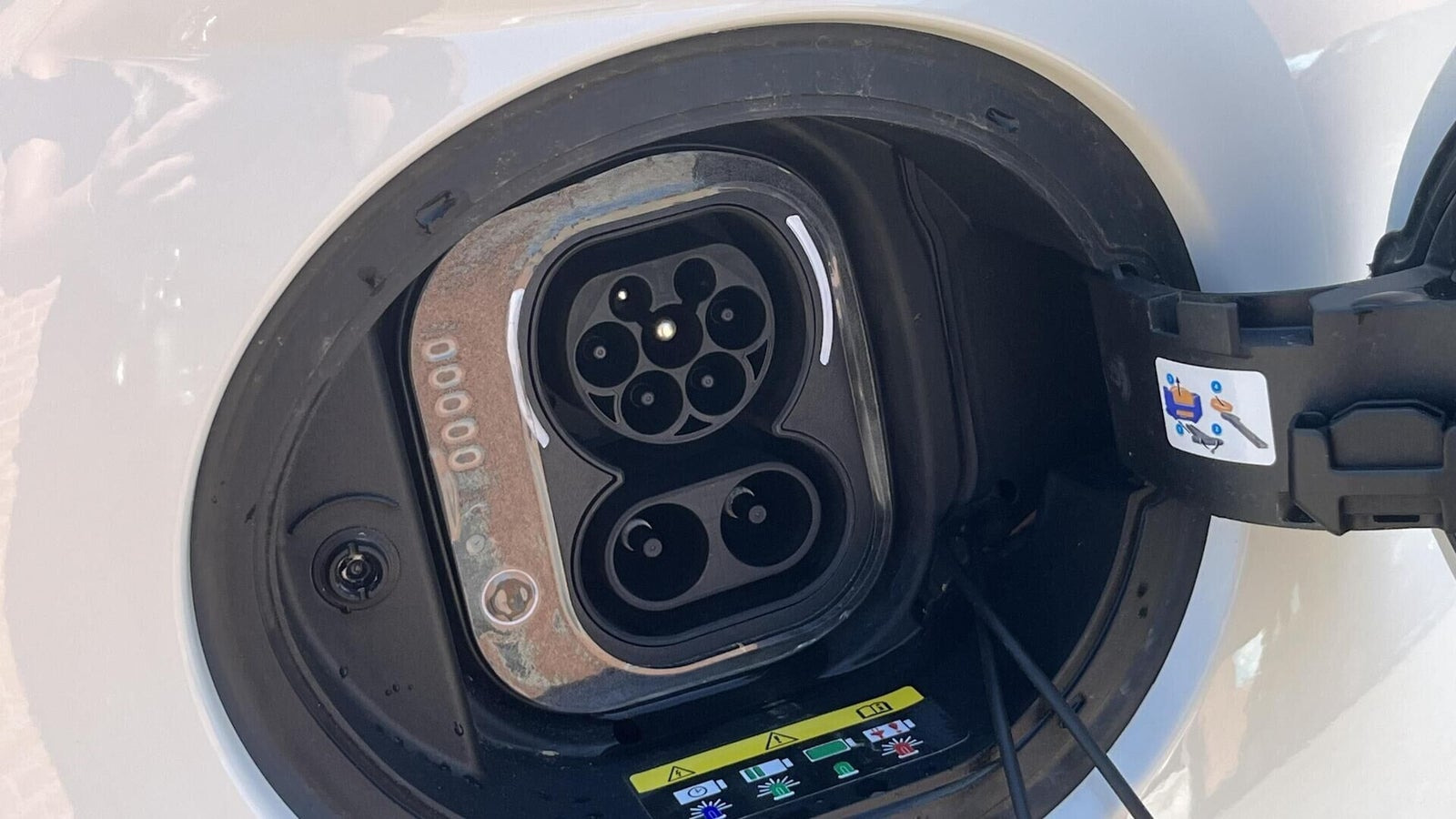 Hvid Fiat 500e fra 2023