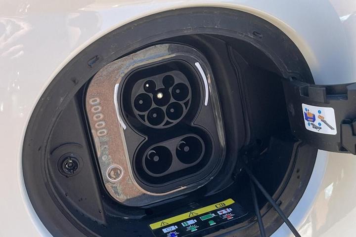 Hvid Fiat 500e fra 2023
