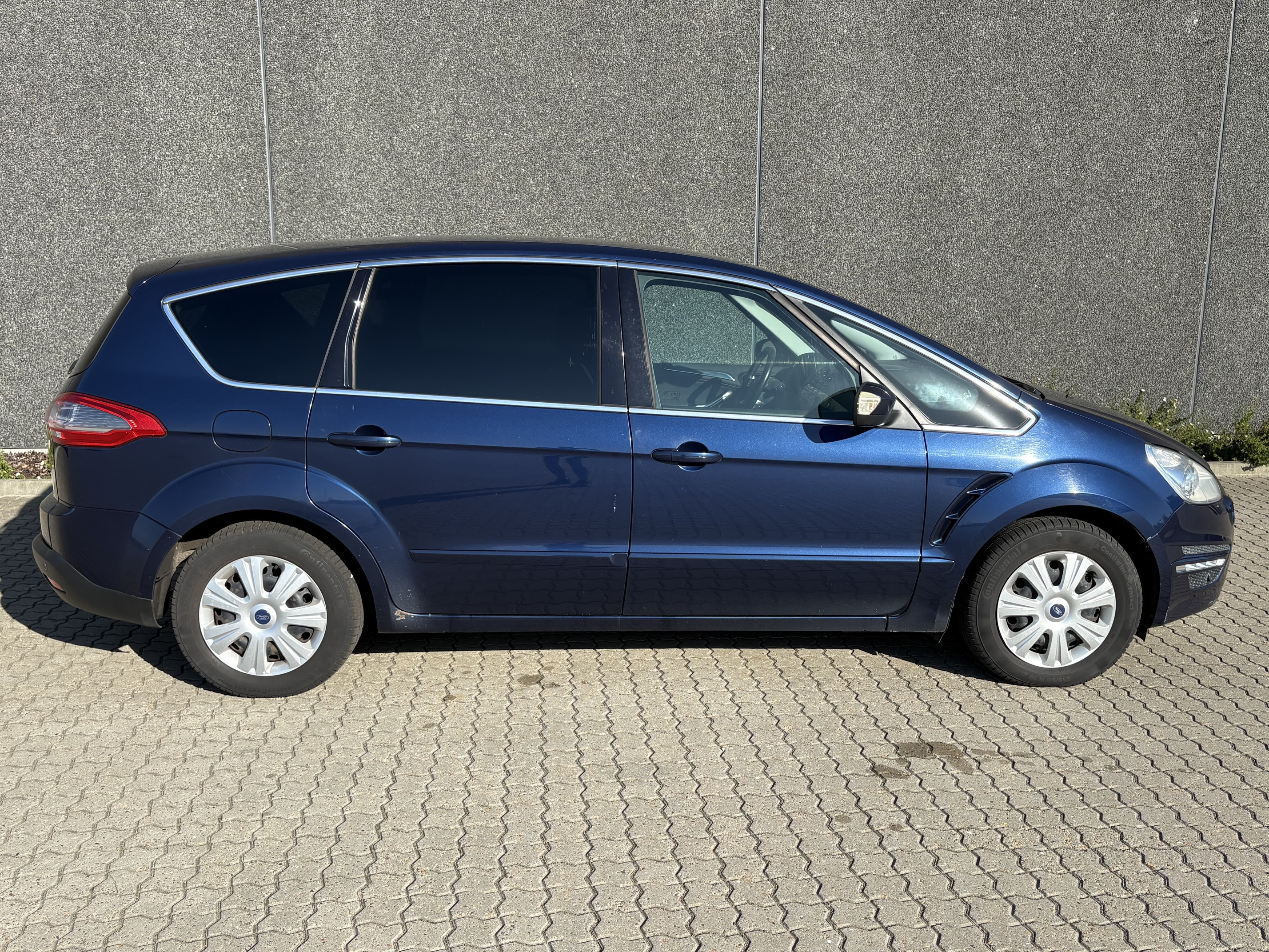 Blå Ford S-MAX fra 2012