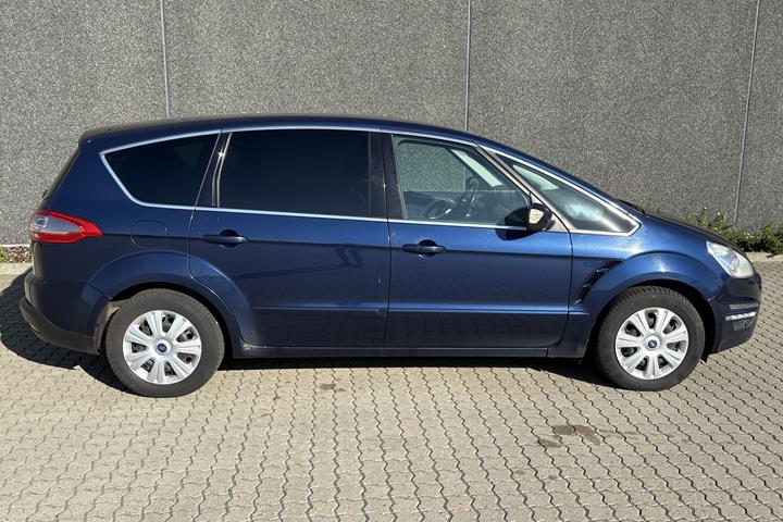 Blå Ford S-MAX fra 2012