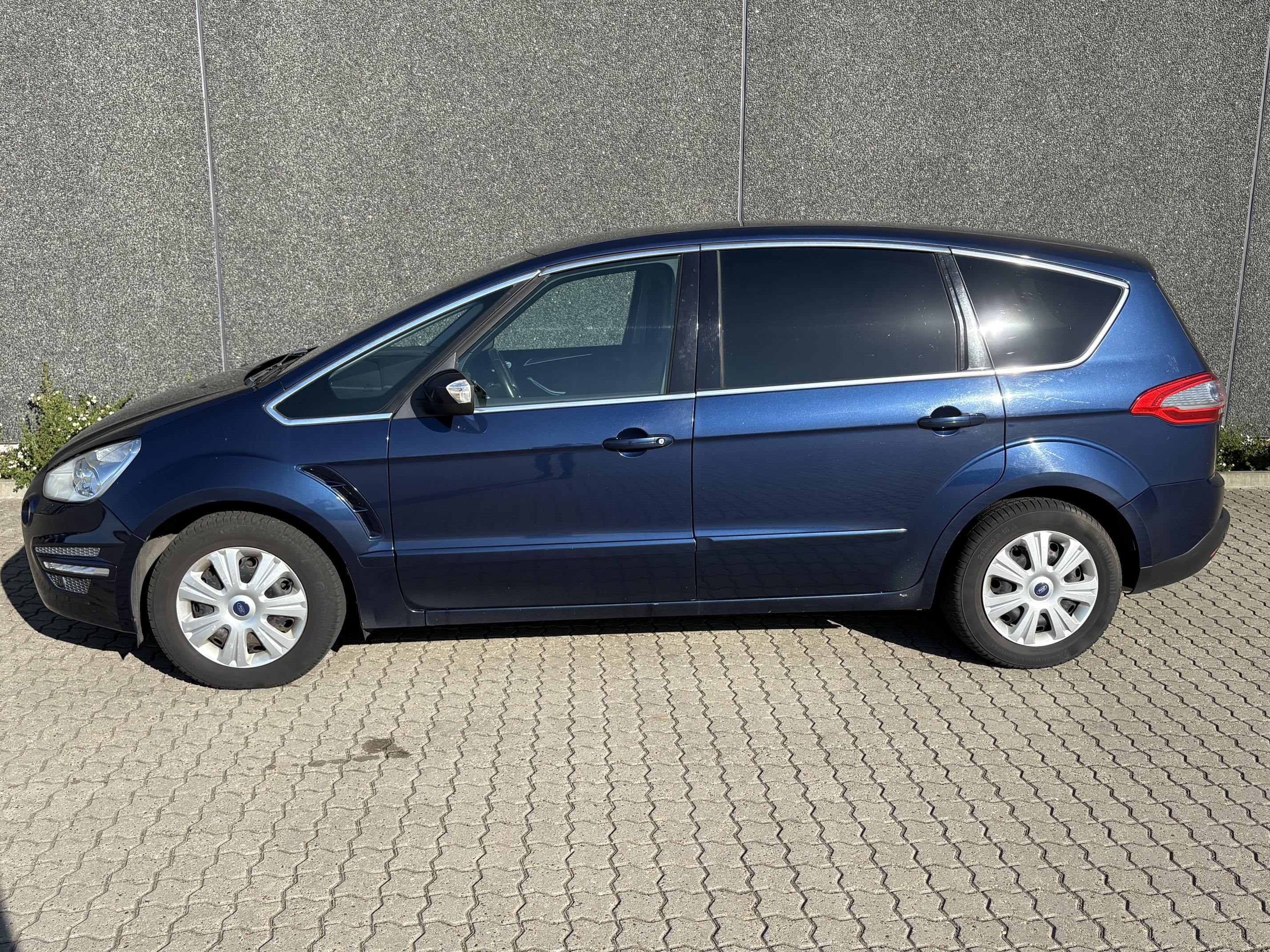 Blå Ford S-MAX fra 2012