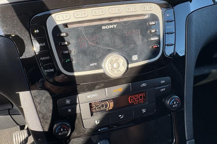 Blå Ford S-MAX fra 2012