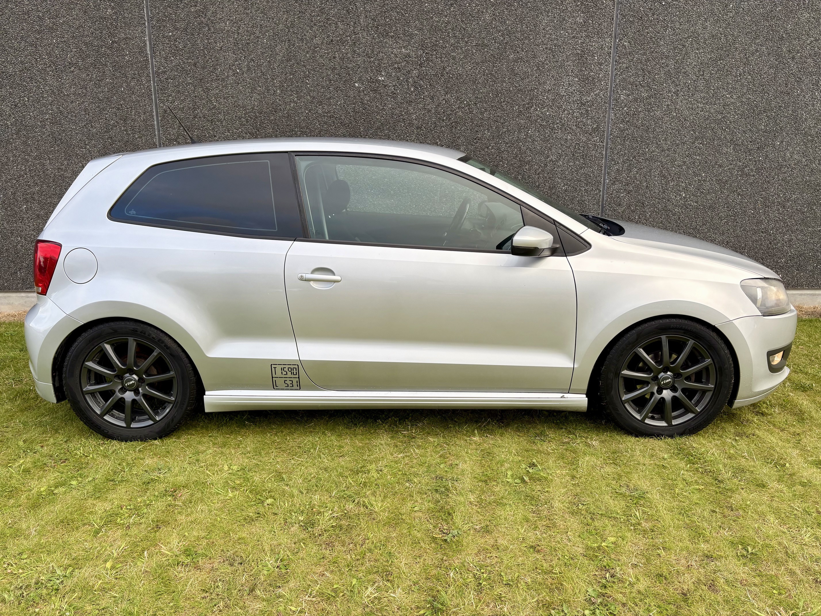 Sølv VW Polo fra 2013