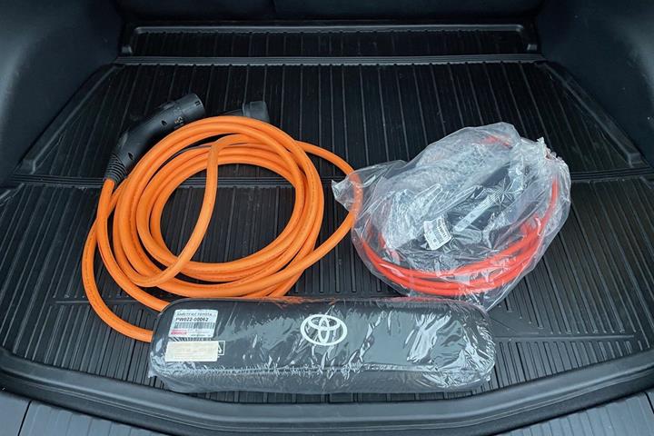 Sort Toyota BZ4X fra 2024