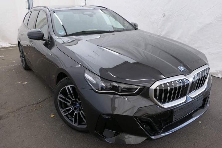 Grå BMW i5 fra 2024