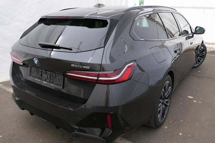 Grå BMW i5 fra 2024