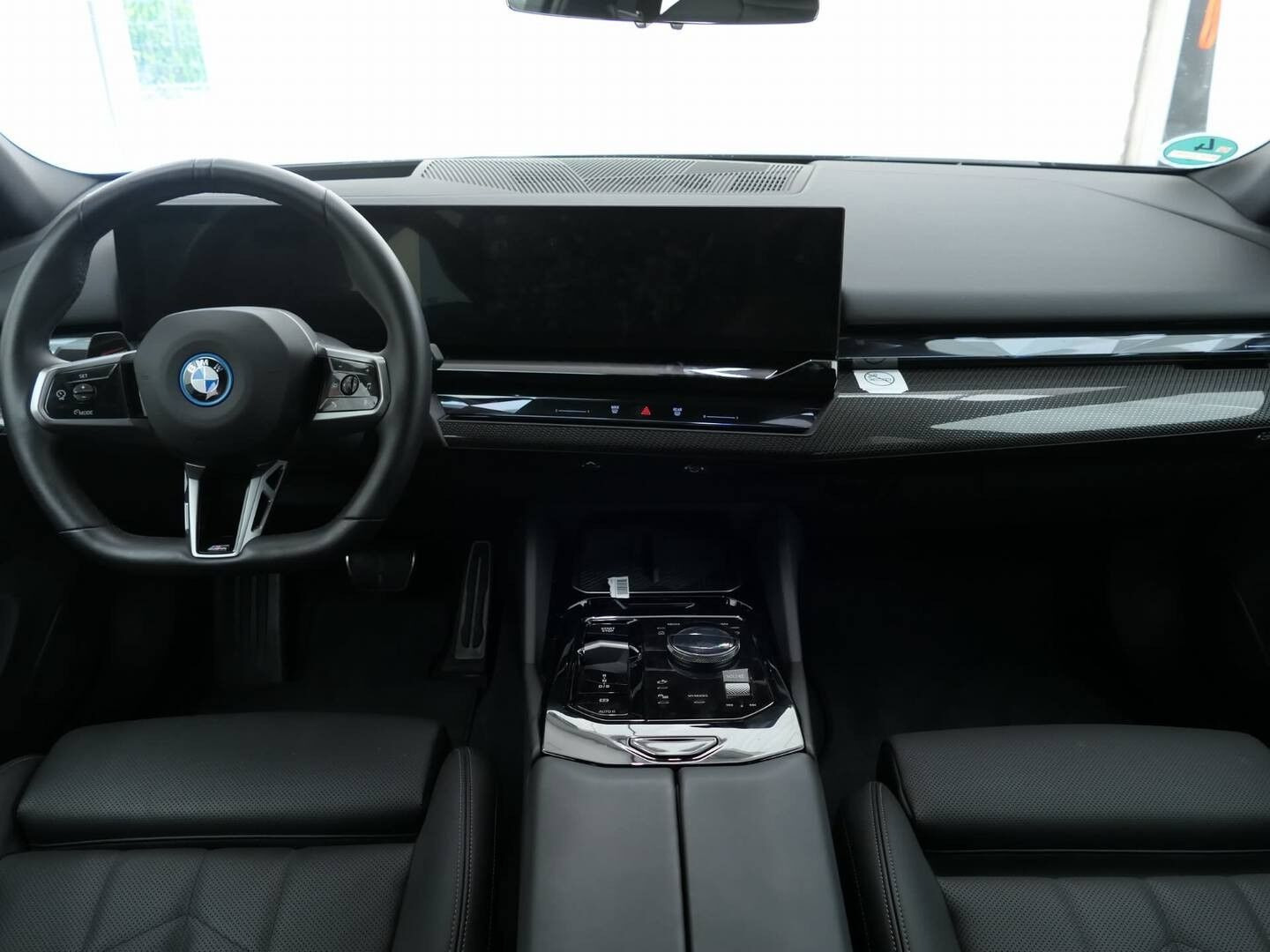 Grå BMW i5 fra 2024