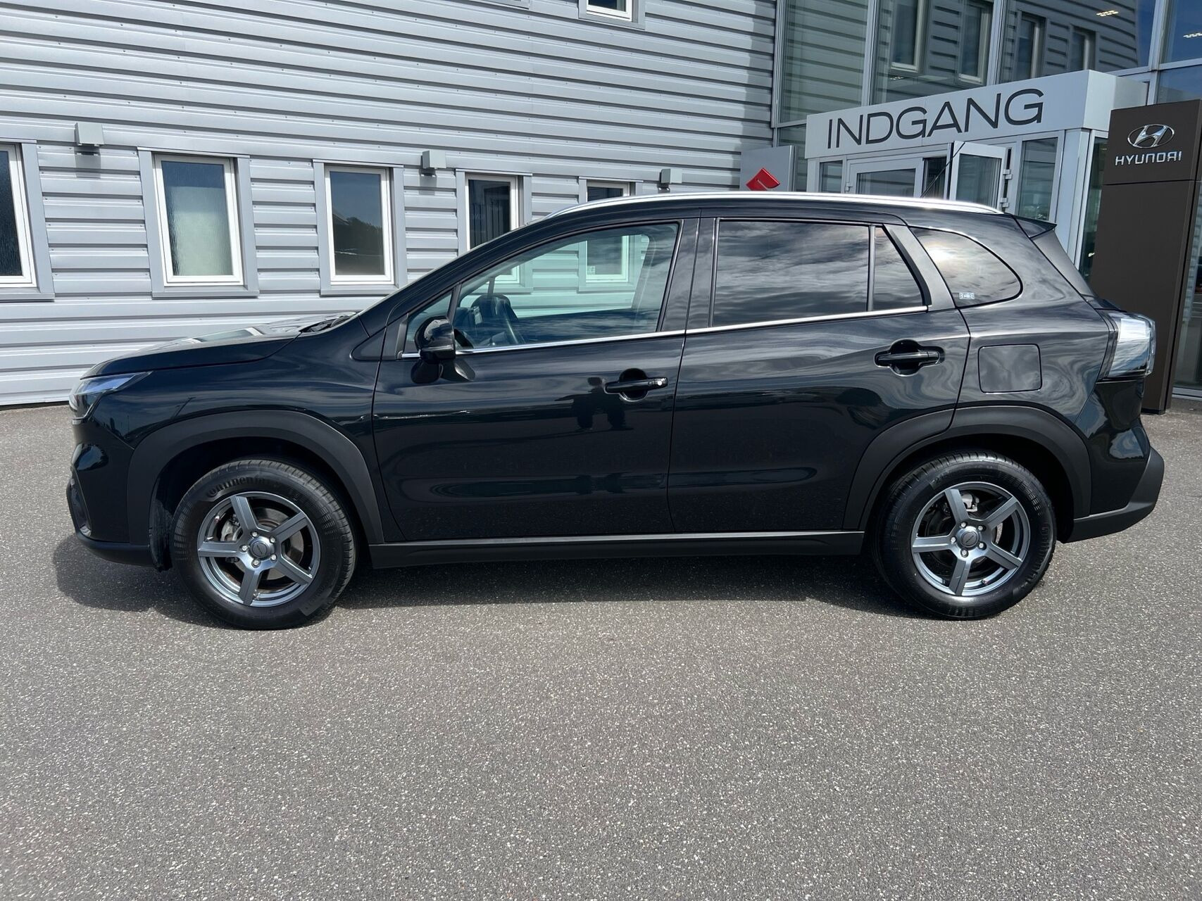 Sort Suzuki S-Cross fra 2024
