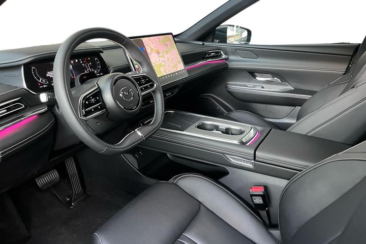 Blå Mazda 6e fra 2026