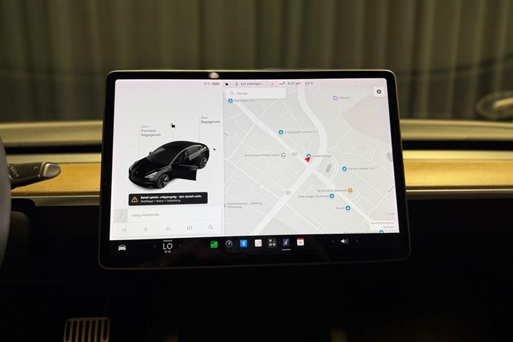 Sort Tesla Model 3 fra 2021
