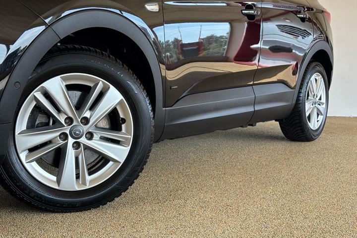 Sort Opel Grandland X fra 2021