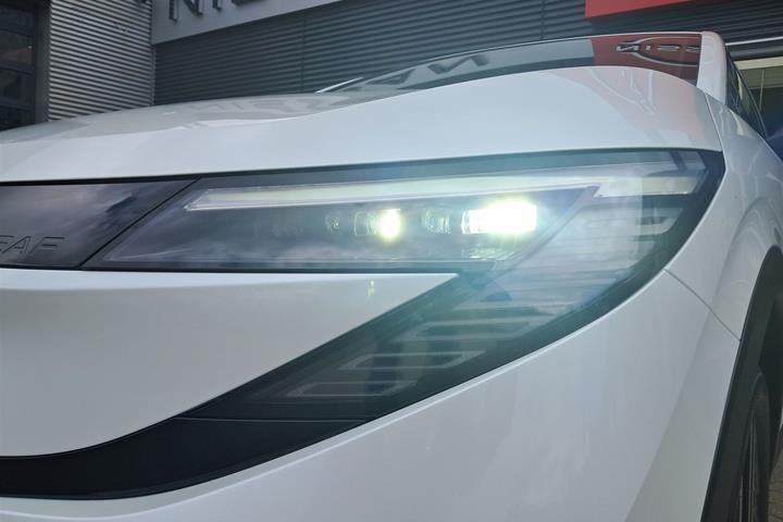Hvid Nissan Leaf fra 2026