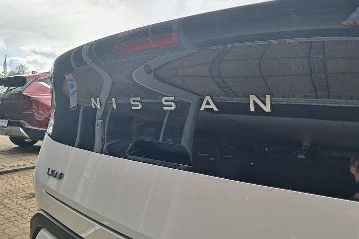Hvid Nissan Leaf fra 2026