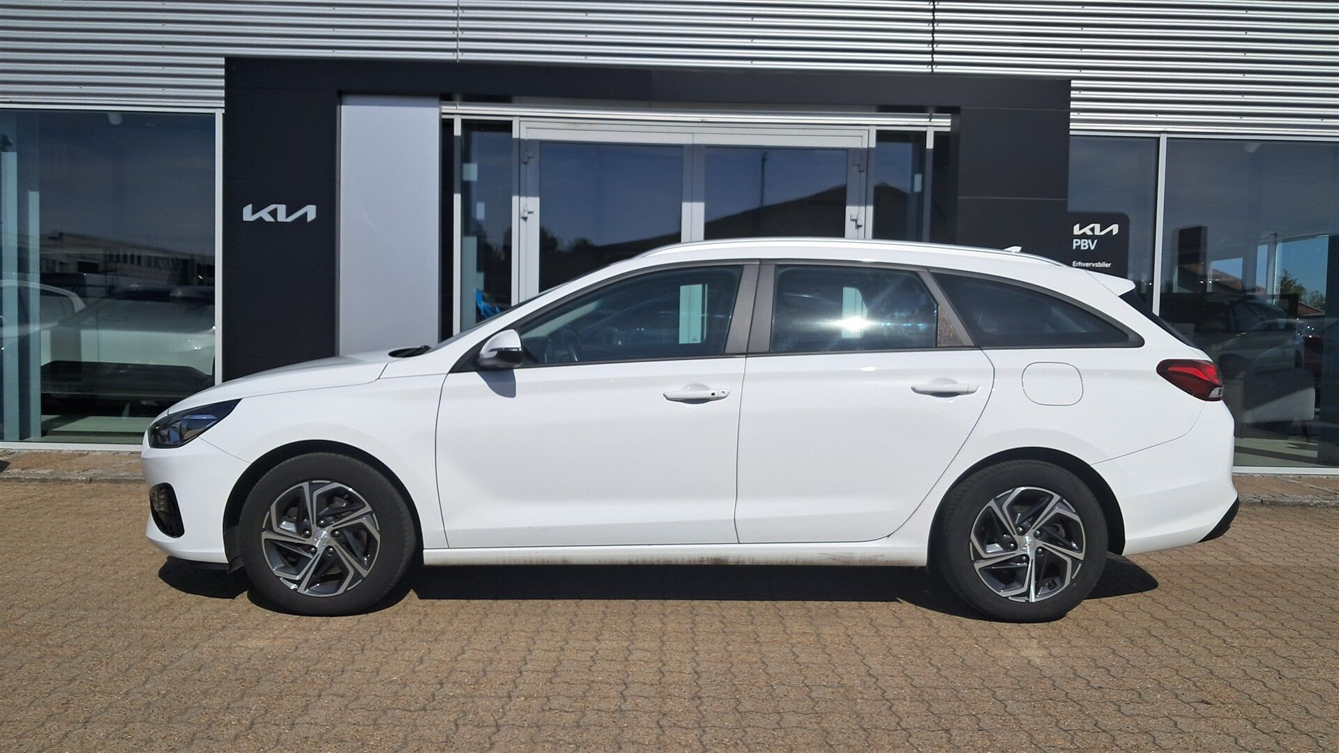 Hvid Hyundai i30 fra 2022