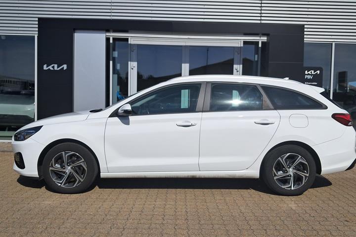 Hvid Hyundai i30 fra 2022